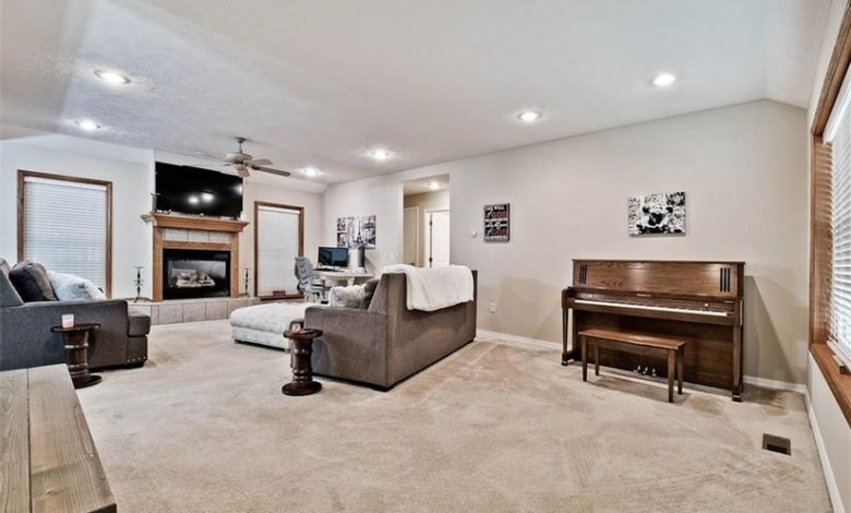 real estate agent Bentonville