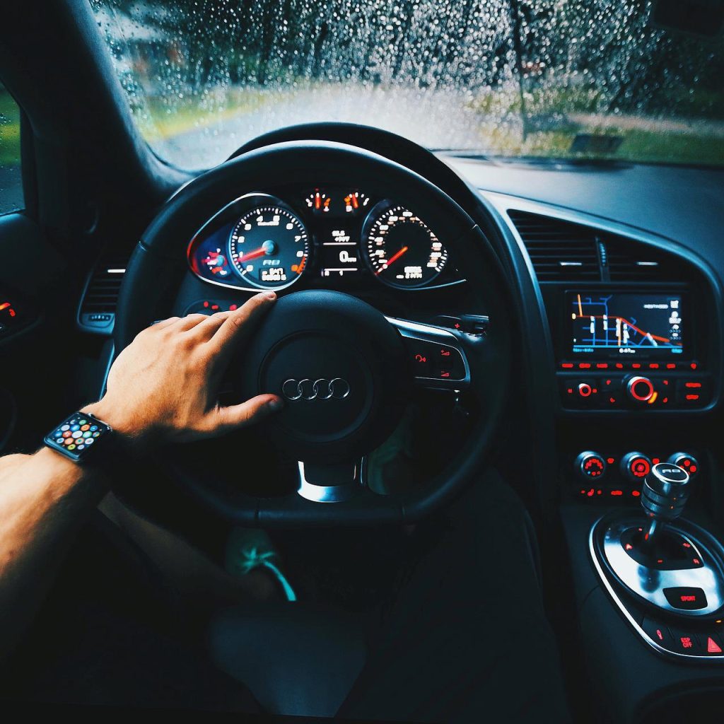 hands on a car steering shaking